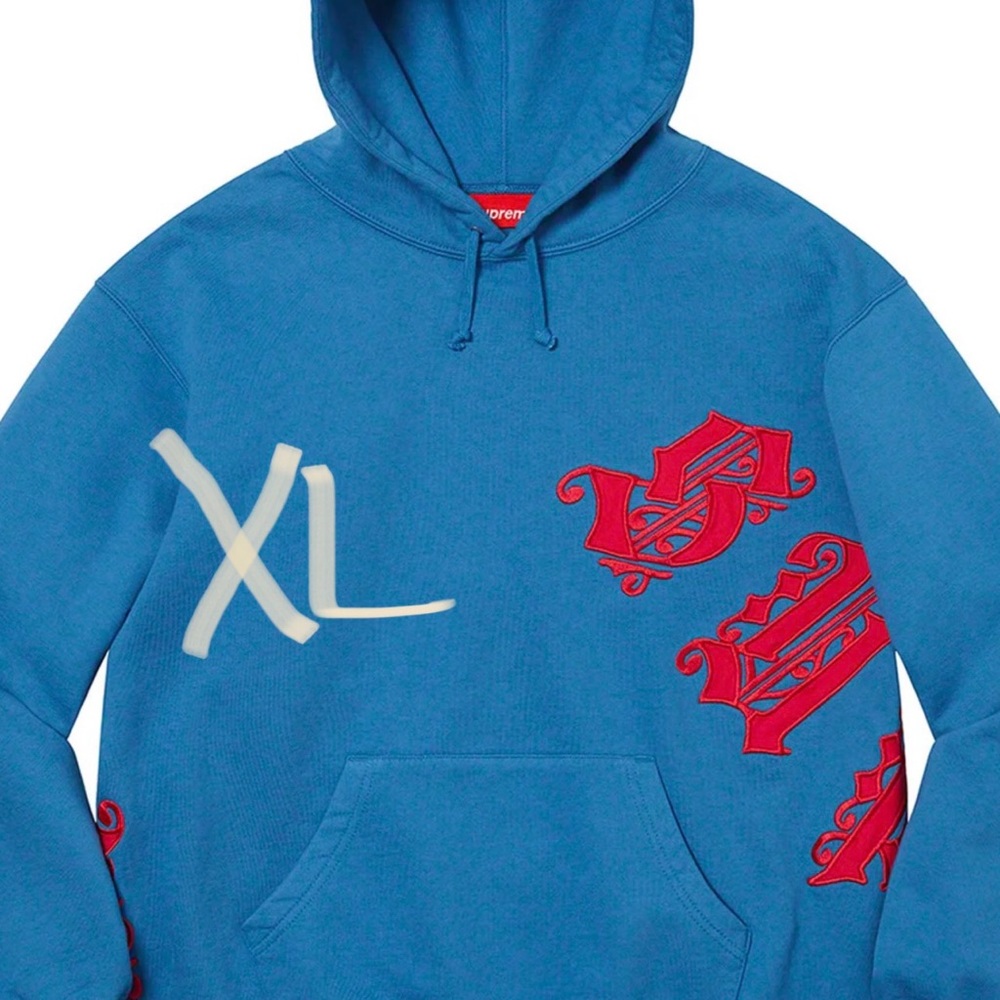 I am selling a supreme sweatsuit it’s BNWT